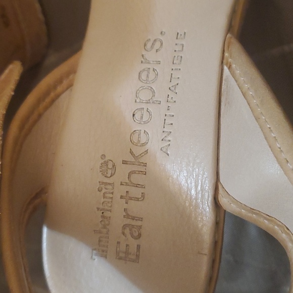 Tan colored Timberland "Earthkeepers/antifatigue" wedge heels - Picture 2 of 2